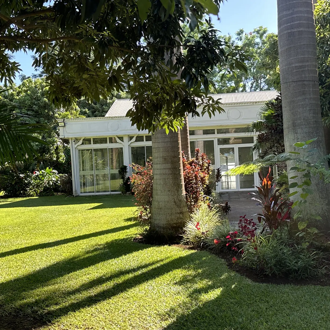 La salle vue depuis le jardin