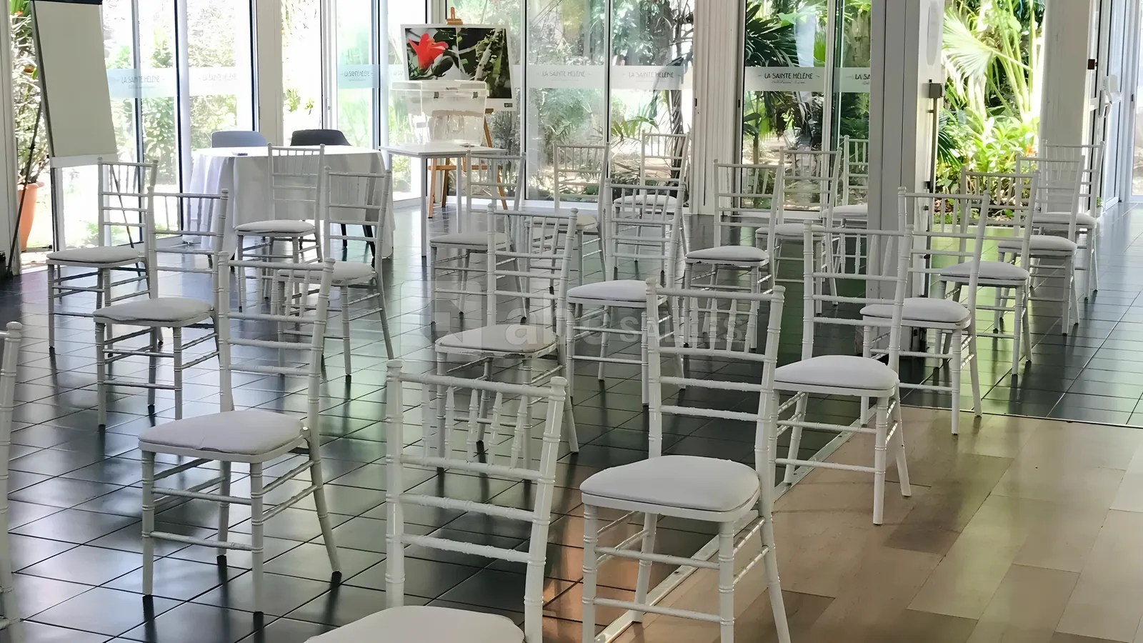 Salle en configuration séminaire